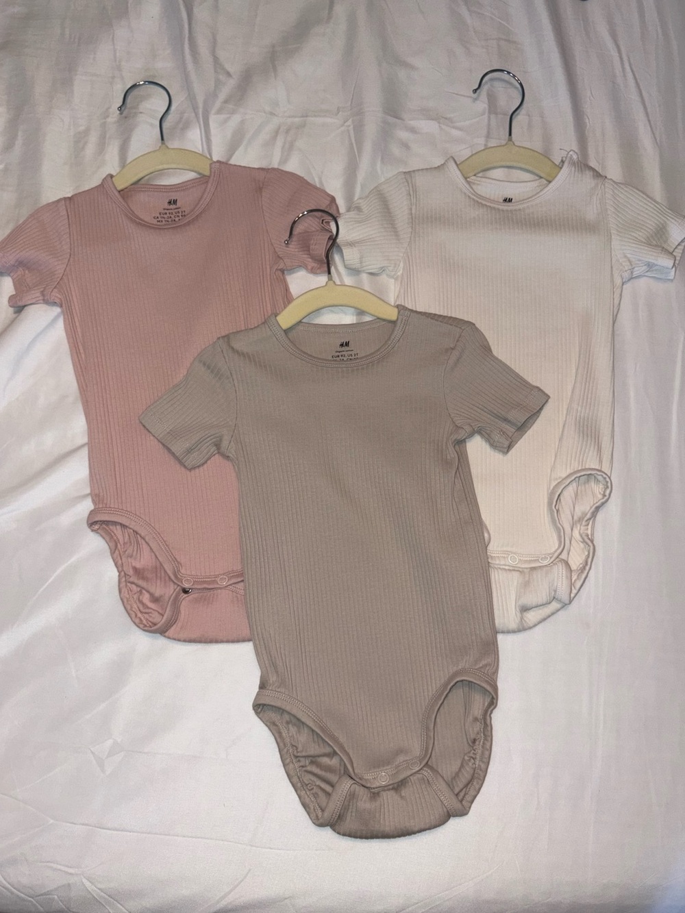 H&M Ribbed Short-Sleeve Bodysuit Trio - Pink, Cream, Taupe • 2T • NWOT
